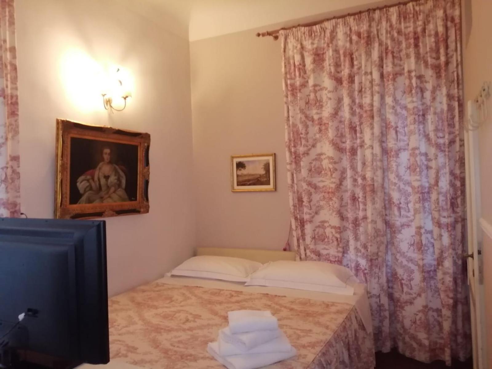 Ape Rosa Relais 2* Florencia
